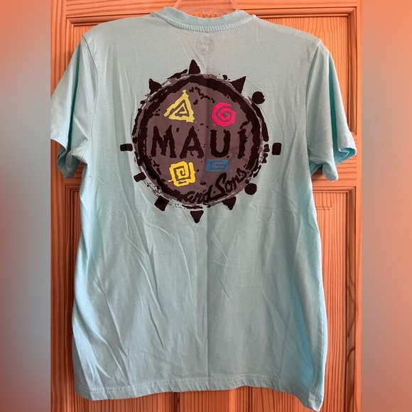 Maui Baby Blue size Medium T Shirt - Picture 2 of 4